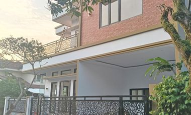 Rumah Posisi Hook Brand New di Kencana Loka BSD City