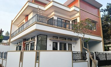 Rumah Posisi Hook Brand New di Kencana Loka BSD City