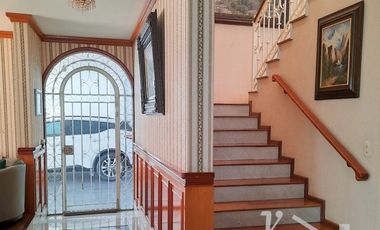 RESIDENCIA EN VENTA COL. MORELOS TOLUCA, EDOMEX