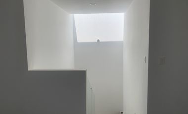 Hermosa en RENTA Casa Nueva de dos niveles,  Condominio Los Encinos