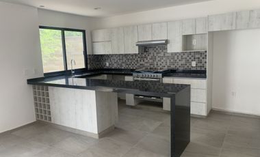 Hermosa en RENTA Casa Nueva de dos niveles,  Condominio Los Encinos