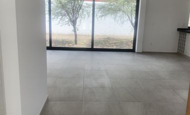 Hermosa en RENTA Casa Nueva de dos niveles,  Condominio Los Encinos