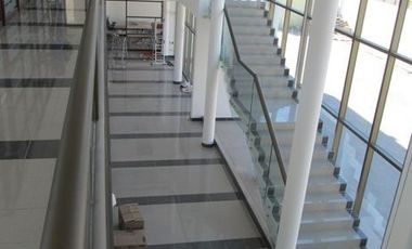 Oficina en Arriendo en Edificio de oficinas en arriendo en Barrio Industrial Paipote. Disponible solo el Primer Piso