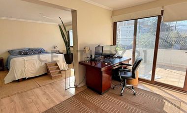 CASA REMODELADA EN VENTA EN LAS CONDES 4 DORM + SALA