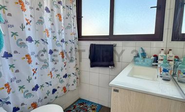 CASA REMODELADA EN VENTA EN LAS CONDES 4 DORM + SALA