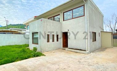 CASA REMODELADA EN VENTA EN LAS CONDES 4 DORM + SALA