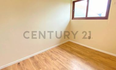 CASA REMODELADA EN VENTA EN LAS CONDES 4 DORM + SALA