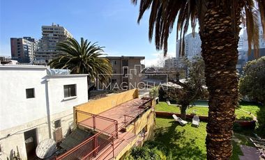 Casa en venta 4D, 3B, 3E, piscina y gran terreno en Ñuñoa.