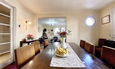 Casa en venta 4D, 3B, 3E, piscina y gran terreno en Ñuñoa.