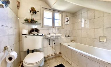 Casa en venta 4D, 3B, 3E, piscina y gran terreno en Ñuñoa.