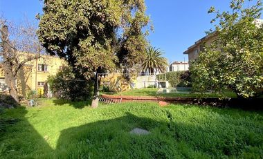 Casa en venta 4D, 3B, 3E, piscina y gran terreno en Ñuñoa.