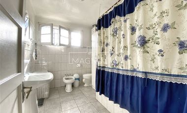 Casa en venta 4D, 3B, 3E, piscina y gran terreno en Ñuñoa.