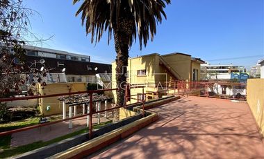 Casa en venta 4D, 3B, 3E, piscina y gran terreno en Ñuñoa.
