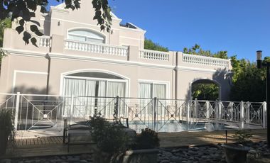 Excelente propiedad de 4 habitaciones en Solar del Bosque