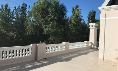 Excelente propiedad de 4 habitaciones en Solar del Bosque