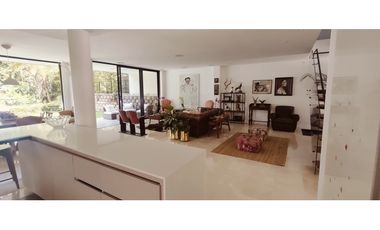 Venta de casa Sector Las Callejas. Area 421m2