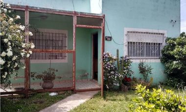 Casa 3amb con parque/ Barrio Los Pinares