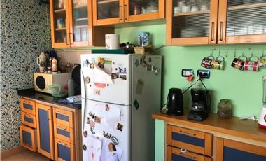 Chalet con pileta. Barrio Caisamar.