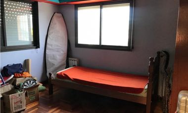 Chalet con pileta. Barrio Caisamar.