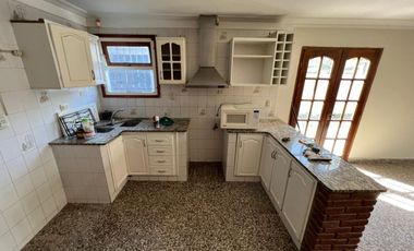 Gran casa de 230 M2. OPORTUNIDAD