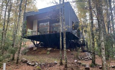 Lujosa residencia de diseño moderno-rústico en entorno natural privado