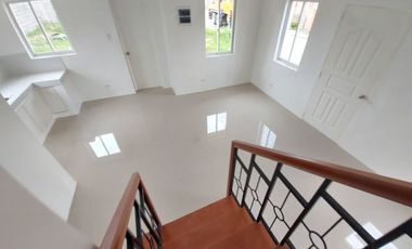 Dana House and Lot For Sale