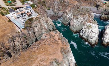 Casa en la Cima del  Peñón con Vista Impresionante a la Bahía de Los Vilos !!!!!