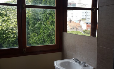 Importante Casona a metros del mar ideal hostel o renta temporaria. Zona La Perla