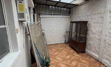 HERMOSA PROPIEDAD EN PASAJE CERRADO AL LADO DE AV GABRIELA.