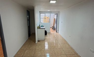 HERMOSA PROPIEDAD EN PASAJE CERRADO AL LADO DE AV GABRIELA.