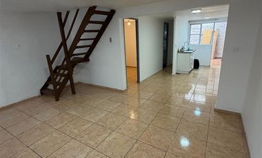 HERMOSA PROPIEDAD EN PASAJE CERRADO AL LADO DE AV GABRIELA.