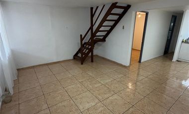 HERMOSA PROPIEDAD EN PASAJE CERRADO AL LADO DE AV GABRIELA.