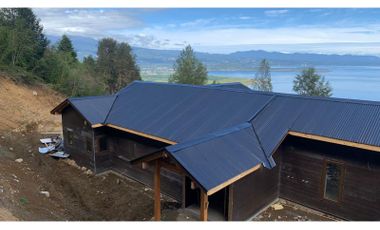 Casa  en Construcción con impactante vista al lago y Volcan Villarrica