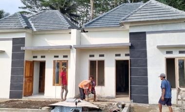 RUMAH MURAH 200 JUTAAN DI JALAN UTAMA SECANG MAGELANG