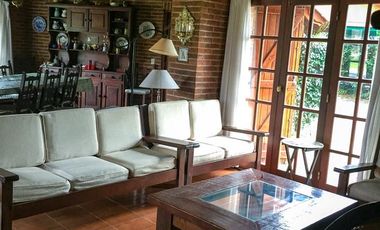Casa Pinamar Norte a 100  mts de la Playa  Febrero