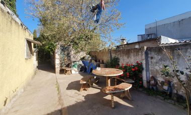 Casa 4 amb. y depto en venta - Moreno