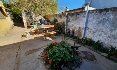Casa 4 amb. y depto en venta - Moreno