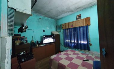 Casa 4 amb. y depto en venta - Moreno