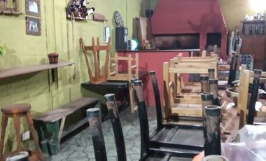 EXCELENTE PROPIEDAD CASA TRES AMBIENTES CON GARAGE JARDIN Y PATIO, DEPARTAMENTO  1 AMBIENTE CON BAÑO Y LOCAL COMERCIAL FUNCIONANDO