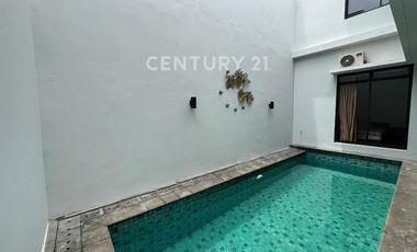 Serenia Hills With 4 Bedrooms Semi Furnished S Pool
