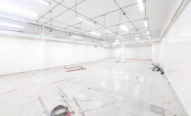 SE ARRIENDA LOCAL COMERCIAL EN LA MARGEN IZQUIERDA DE MONTERA