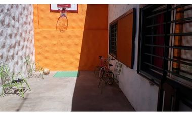 Chalet 4 ambientes. Patio. Quincho. Zona Chauvin.