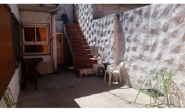 Chalet 4 ambientes. Patio. Quincho. Zona Chauvin.