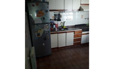 Chalet 4 ambientes. Patio. Quincho. Zona Chauvin.