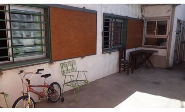 Chalet 4 ambientes. Patio. Quincho. Zona Chauvin.