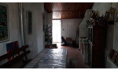 Chalet 4 ambientes. Patio. Quincho. Zona Chauvin.