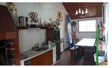 Chalet 4 ambientes. Patio. Quincho. Zona Chauvin.