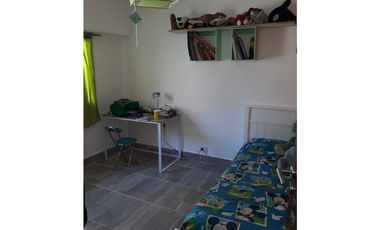Chalet 4 ambientes. Patio. Quincho. Zona Chauvin.