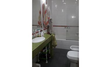 Chalet 4 ambientes. Patio. Quincho. Zona Chauvin.