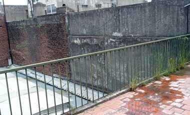 Venta Depto. Tipo casa. con local. c/Terraza